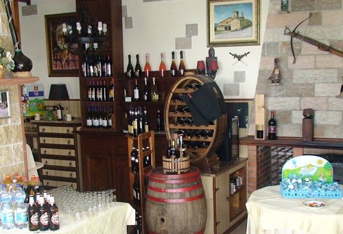 WINE-BAR